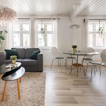 Sigrun's Home, 2 Bedroom Apt. In The Heart Of